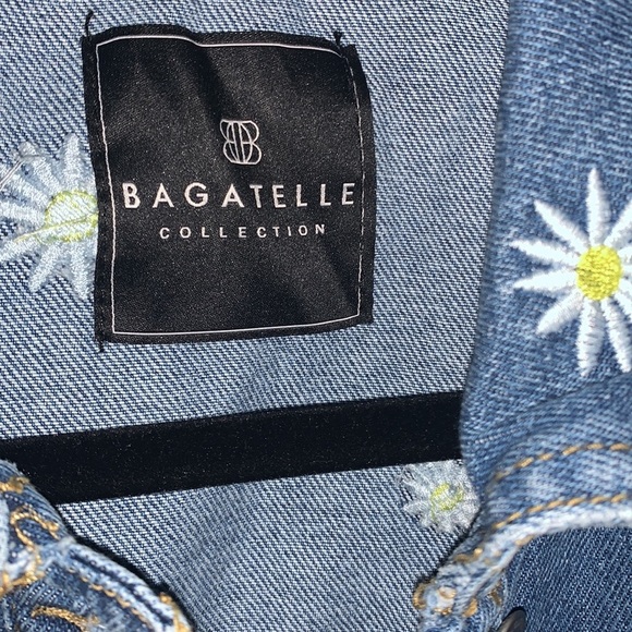 Bagatelle embroidered daisies denim jean jacket size small - Picture 3 of 5